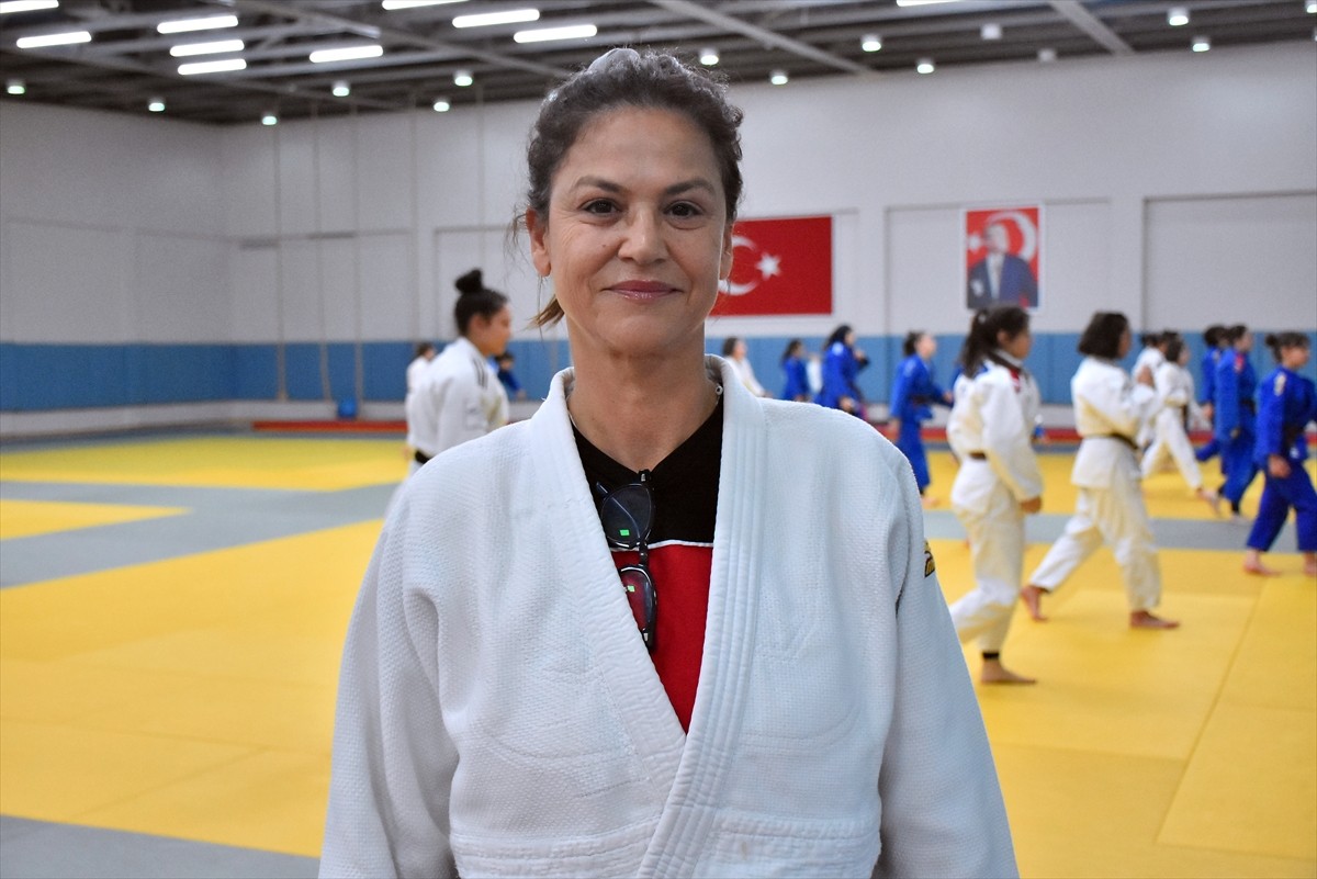 Cimnastik antrenörünün tavsiyesi üzerine judoya başlayan Büşra Ceylin Coşkun, Avrupa kupası ve...
