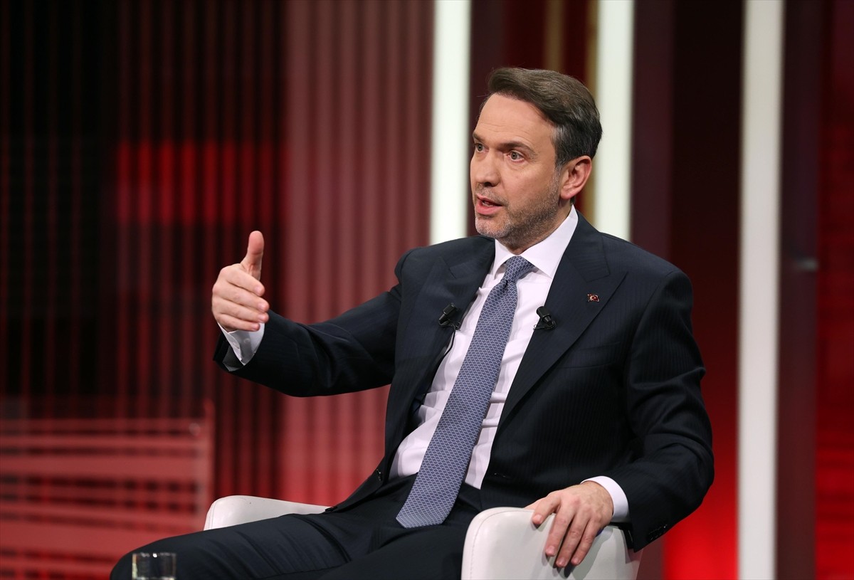 Enerji ve Tabii Kaynaklar Bakanı Alparslan Bayraktar, CNN Türk canlı yayınında gündeme ilişkin...