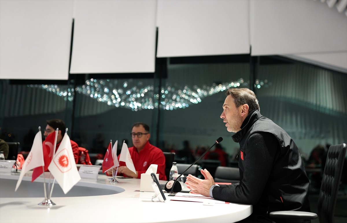 Enerji ve Tabii Kaynaklar Bakanı Alparslan Bayraktar, Filyos'taki temasları kapsamında Bakanlığa...