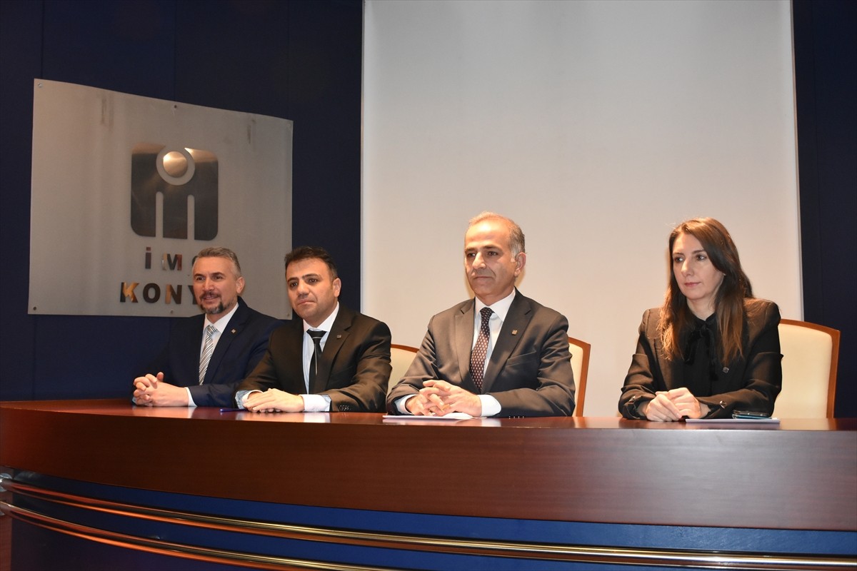 İnşaat Mühendisleri Odası (İMO) Konya Şube Başkanı Hasan Özgür Yetiştirici (Sağ 2), Konya'da çöken...