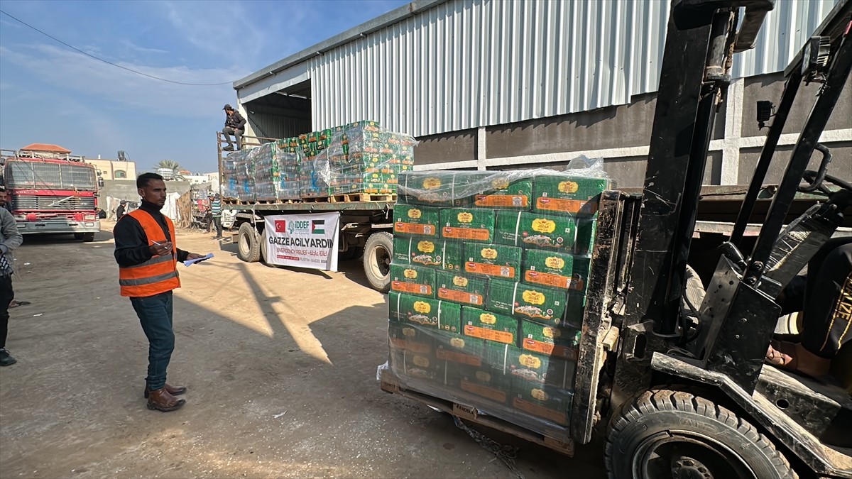 İnsana Değer Veren Dernekler Federasyonu (İDDEF), Gazze'ye yardımlarını İsrail ile Hamas arasında...