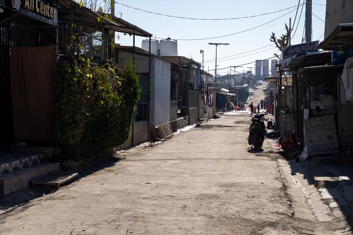 Irak'ın Duhok kentindeki Domiz Kampı'nda kalan Suriyeli sığınmacılar, 61 yıllık Baas rejiminin...