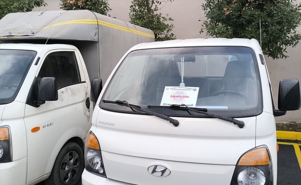İstanbul'da, çaldıkları kamyonetlerin şasi numaralarını farklı araçlarla değiştirdikleri...