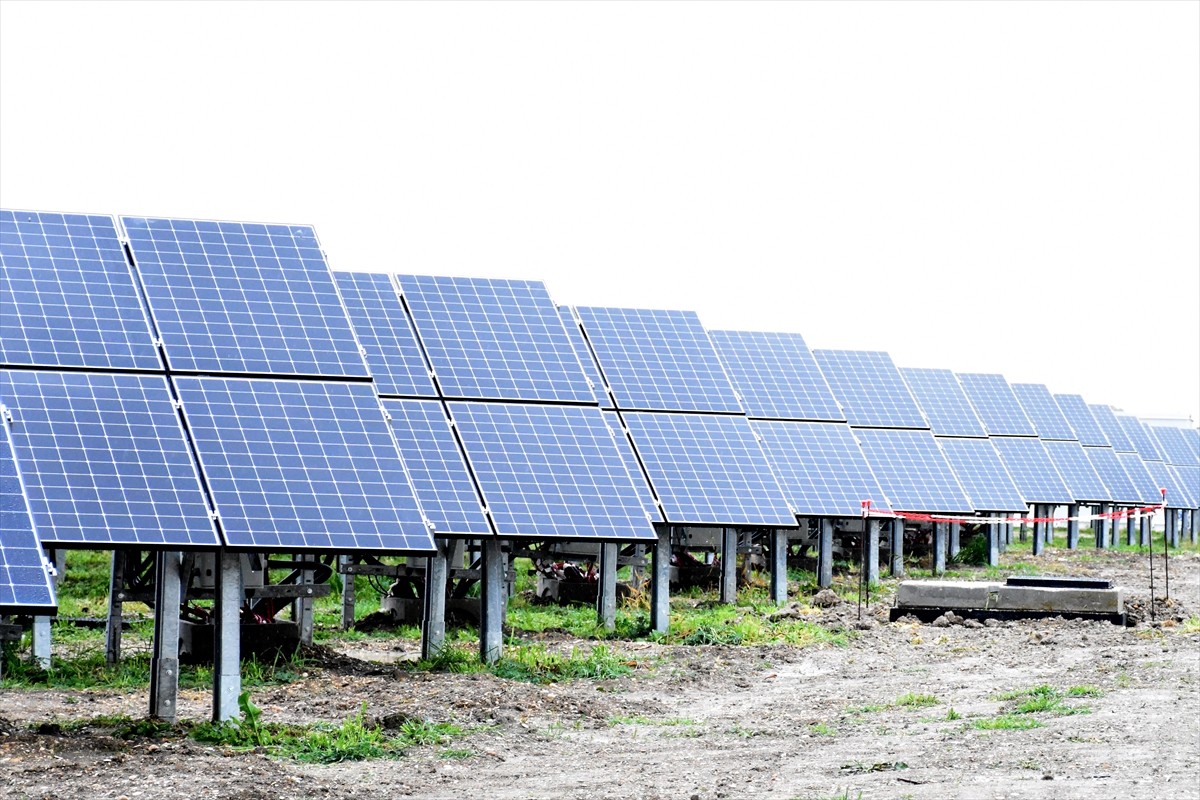 İtalya'nın başkenti Roma'nın Uluslararası Fiumicino Havalimanı'nda fotovoltaik panellerle kurulan...