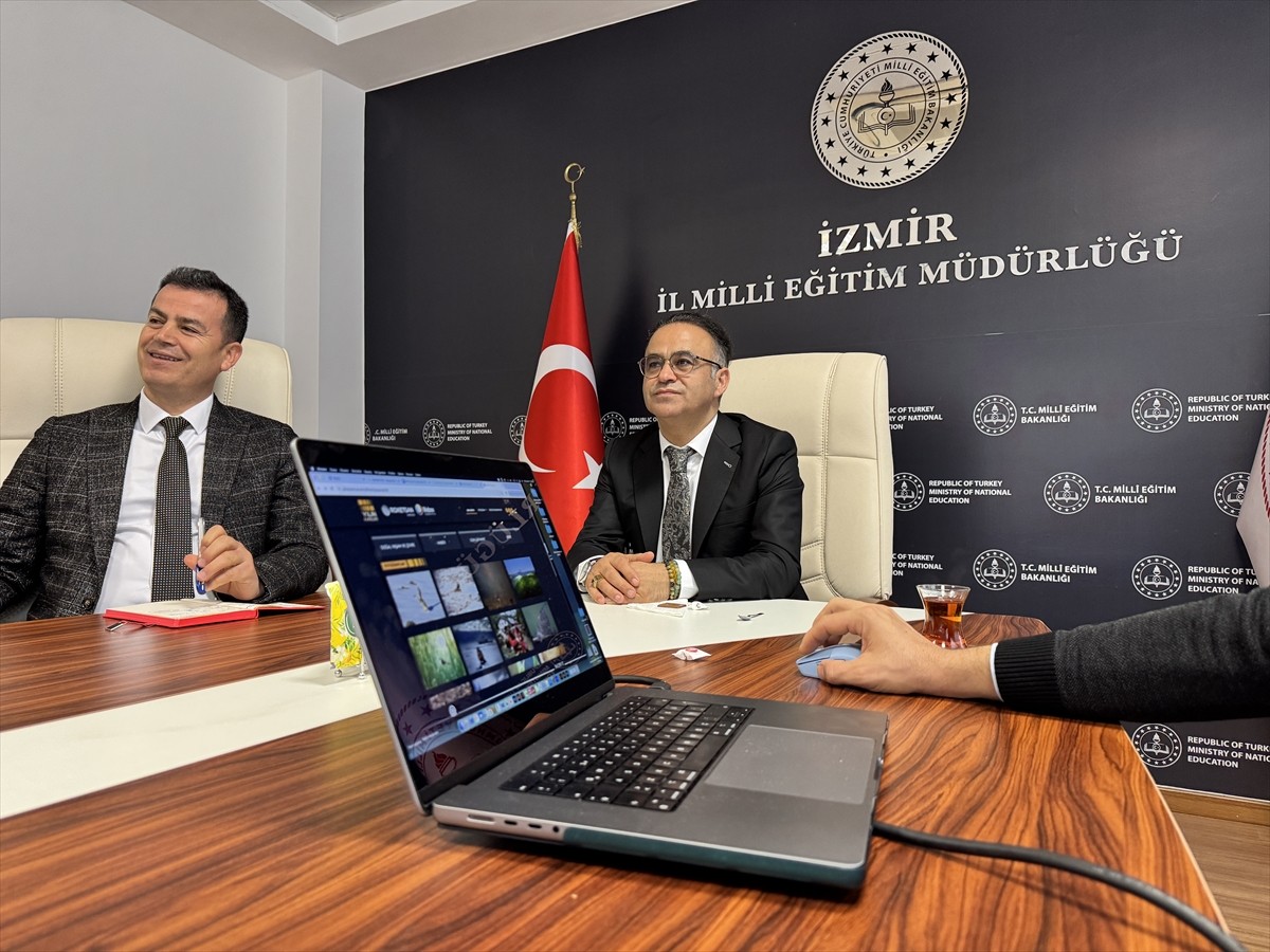 İzmir İl Milli Eğitim Müdürü Ömer Yahşi (sağda), Anadolu Ajansının (AA) gözünden 2024'e damga...