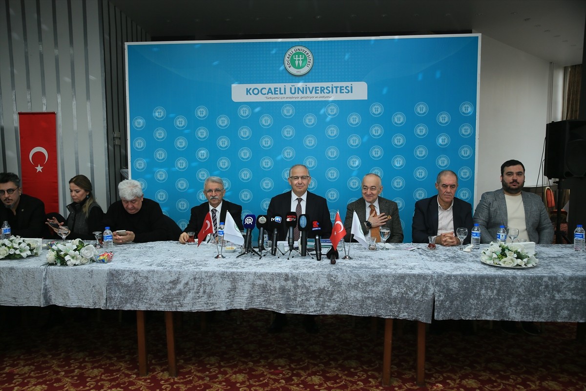 Kocaeli Üniversitesi (KOÜ) Rektörü Prof. Dr. Nuh Zafer Cantürk (sağ 4), KOÜ Derbent Uygulama...