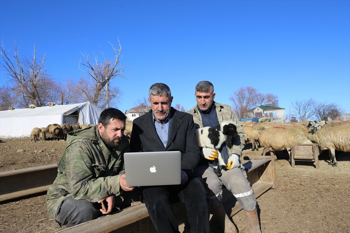 Muş'ta kırsalda yaşayan besiciler, Anadolu Ajansının (AA) gözünden 2024'e damga vuran olaylara ve...