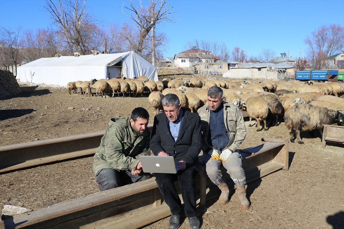 Muş'ta kırsalda yaşayan besiciler, Anadolu Ajansının (AA) gözünden 2024'e damga vuran olaylara ve...
