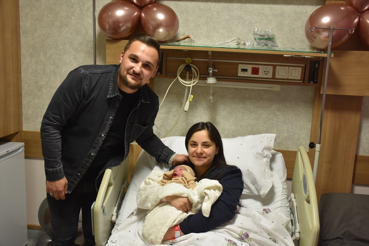 Ordu'da 2025 yılının ilk dakikalarında dünyaya gelen bebeğe "Umay Lina" ismi verildi. Altınordu...