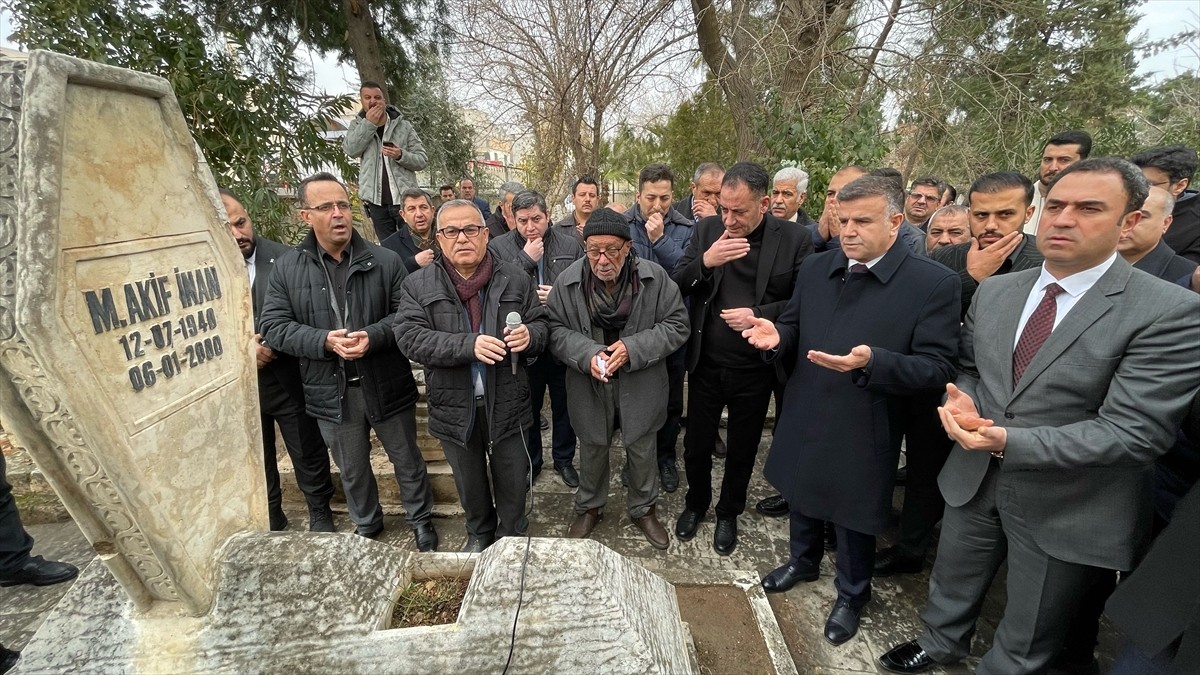 "Kudüs Şairi" olarak bilinen Memur Sendikaları Konfederasyonu (Memur-Sen) Kurucu Genel Başkanı...