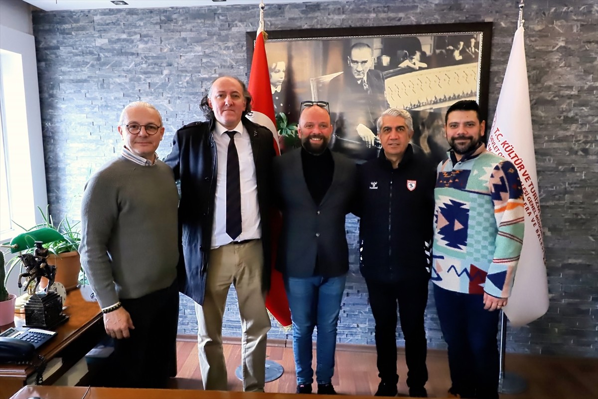 Samsun Devlet Opera ve Balesi (SAMDOB) ile Samsunspor Futbol Akademisi arasında genç sporcuların...