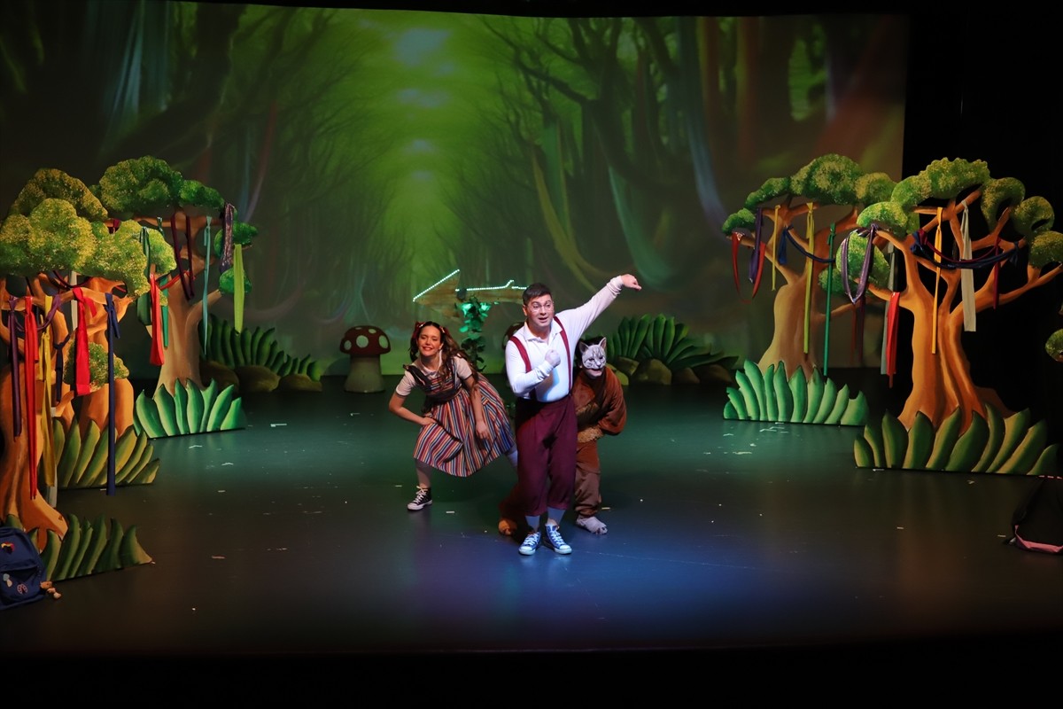 Samsun Devlet Opera ve Balesi (SAMDOB), "Okulumuz Orman" çocuk oyununu beğeniye sunacak. Metin...