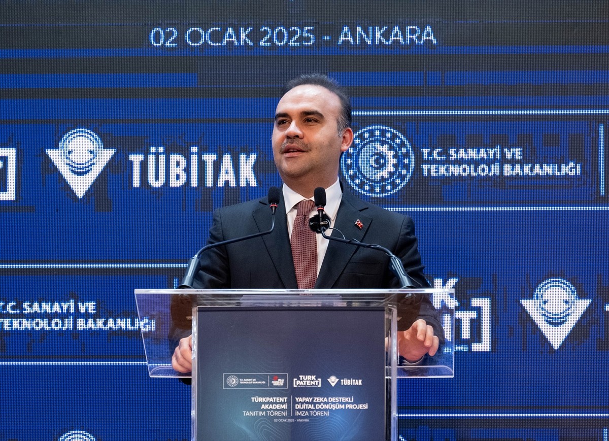 Sanayi ve Teknoloji Bakanı Mehmet Fatih Kacır, kurumda düzenlenen Türk Patent ve Marka Kurumu...