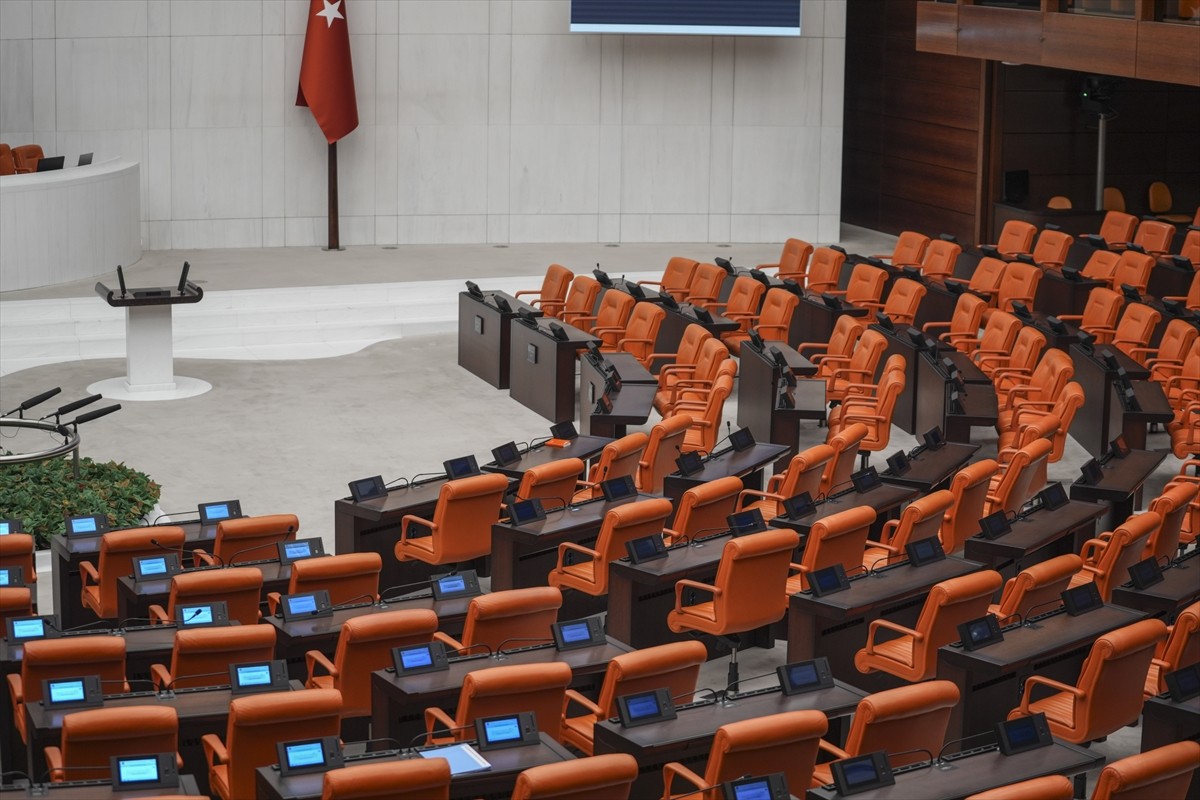 TBMM Genel Kurulu, Başkanlık Divanı teşekkül etmediği için toplanamadı. TBMM Başkanvekili Gülizar...