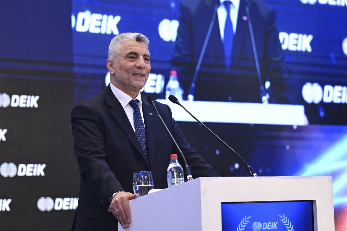Ticaret Bakanı Ömer Bolat, İstanbul'da bir otelde düzenlenen Dış Ekonomik İlişkiler Kurulu (DEİK)...