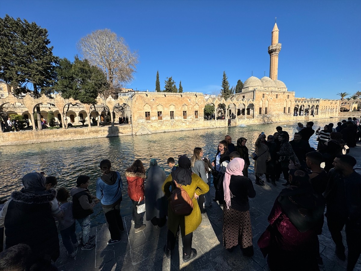 Türkiye'nin önemli turizm merkezlerinden Şanlıurfa'daki tarihi Balıklıgöl Yerleşkesi'nde...
