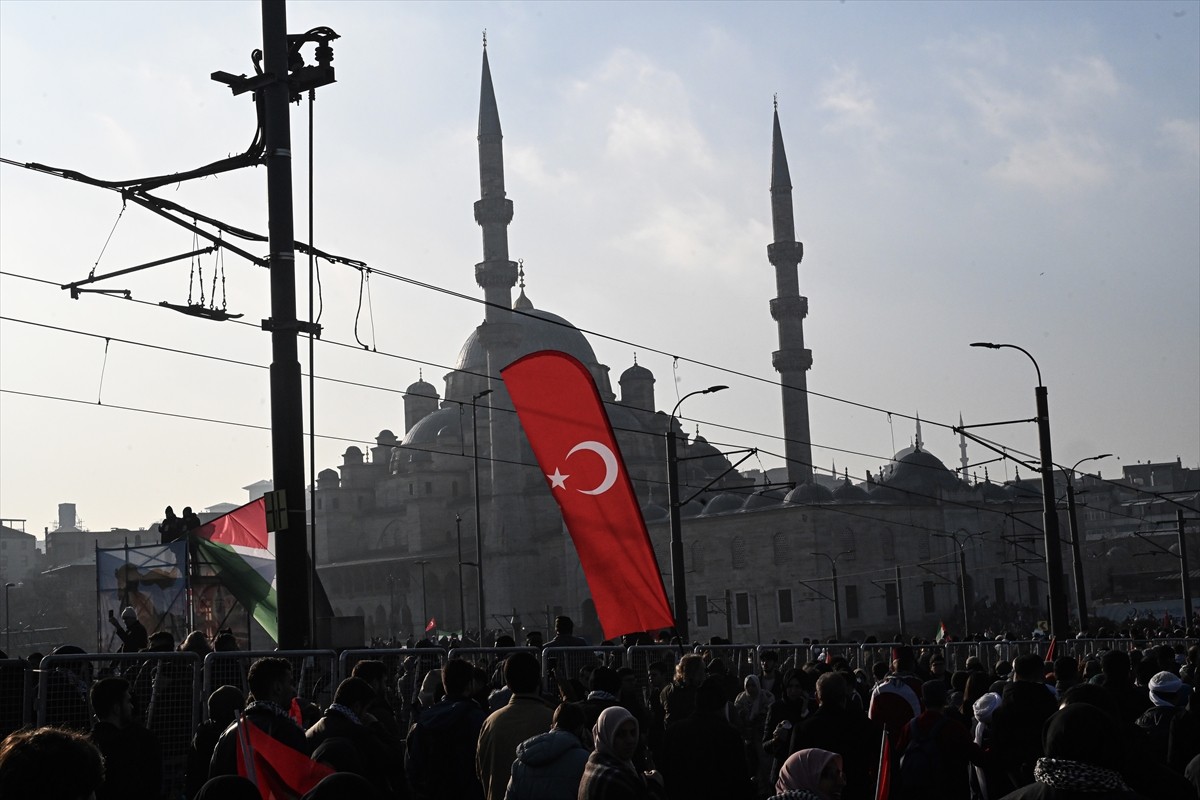 Türkiye Gençlik Vakfının (TÜGVA) öncülüğünde, Milli İrade Platformu tarafından yaklaşık 400 sivil...