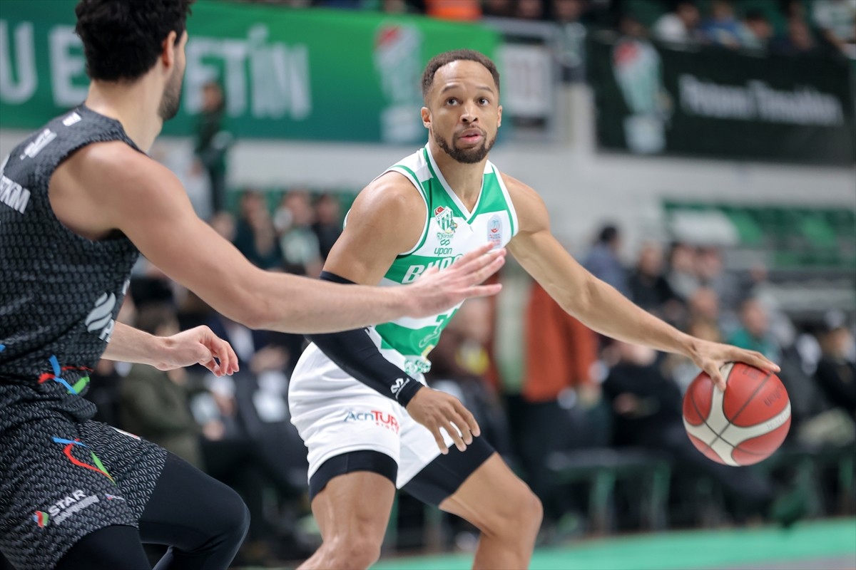 Türkiye Sigorta Basketbol Süper Ligi'nin 15. hafta maçında Bursaspor Yörsan ile Aliağa Petkimspor...