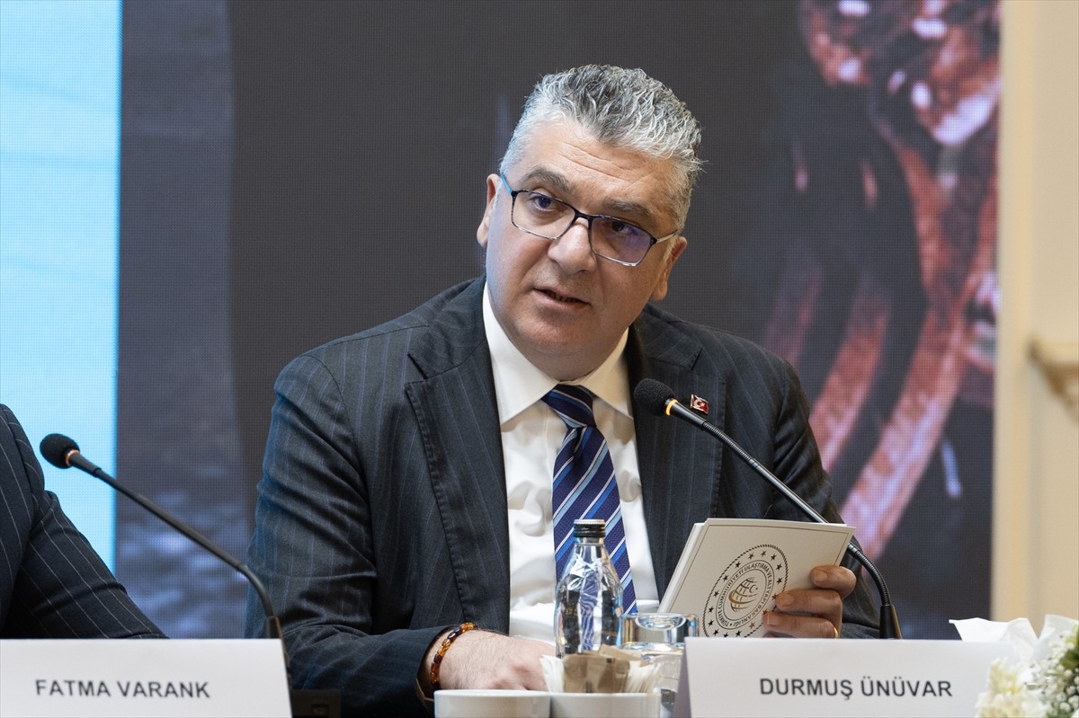 Ulaştırma ve Altyapı Bakan Yardımcısı Durmuş Ünüvar, Türkiye Odalar ve Borsalar Birliği'nde (TOBB)...