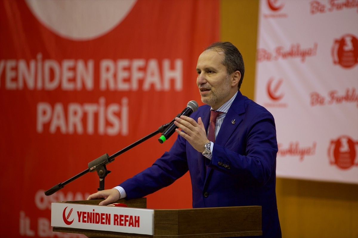 Yeniden Refah Partisi Genel Başkanı Fatih Erbakan, partisinin Osmaniye 3. Olağan İl Kongresi'ne...