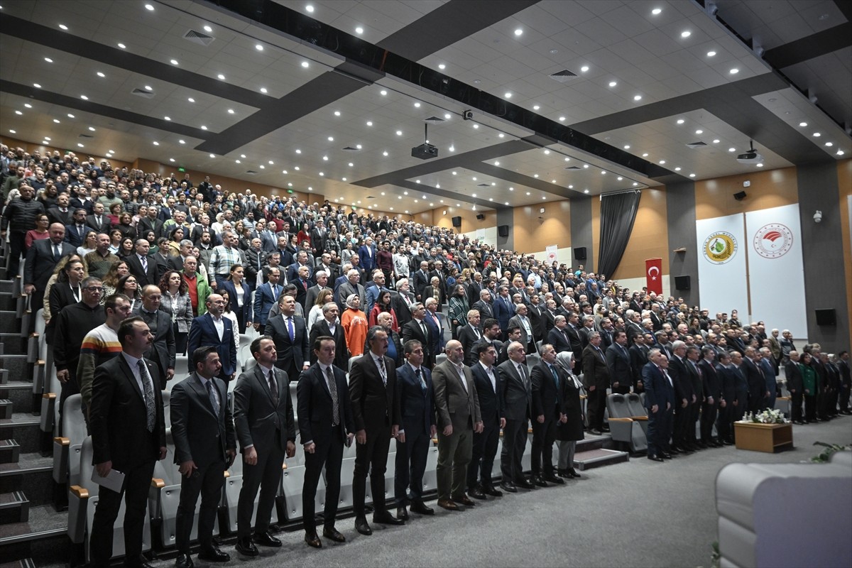 4'üncü Tarım Orman Şurası kapsamında düzenlenen "İklim Değişikliği Sürecinde Ormanlar Atölyesi"...