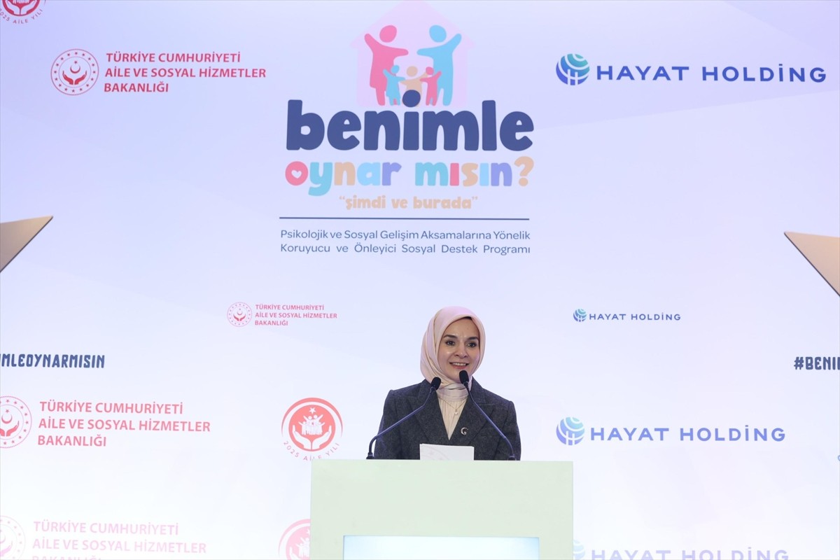 Aile ve Sosyal Hizmetler Bakanı Mahinur Özdemir Göktaş, gelişimsel aksaklık riski taşıyan 15-36 ay...