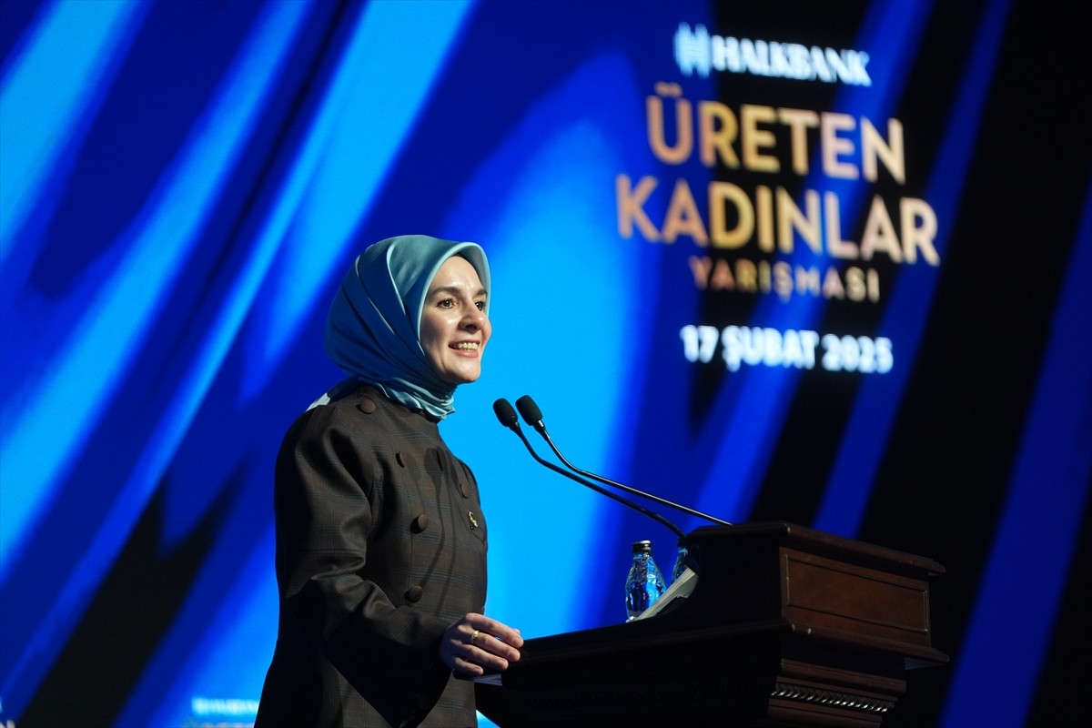Aile ve Sosyal Hizmetler Bakanı Mahinur Özdemir Göktaş, İstanbul Finans Merkezi'ndeki Halkbank...