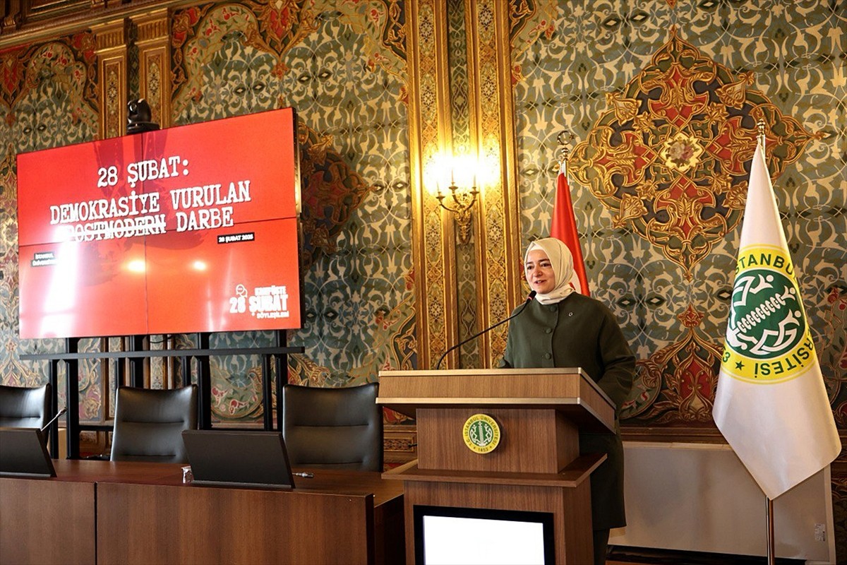 AK Parti Genel Başkan Yardımcısı Fatma Betül Sayan Kaya, Beyazıt'taki İstanbul Üniversitesi...