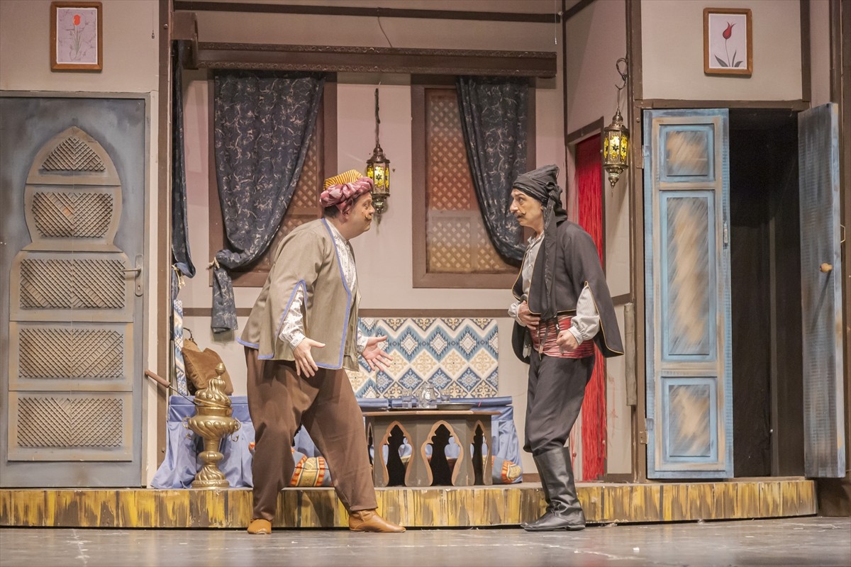 Antalya Devlet Opera ve Balesi (DOB), "7 Kocalı Hürmüz" müzikalini sanatseverlerle...