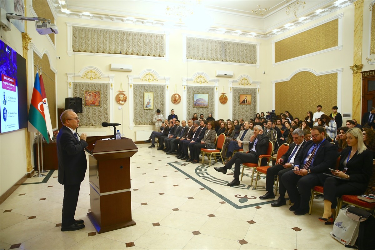 Azerbaycan'ın başkenti Bakü'de, Siyaset, Ekonomi ve Toplum Araştırmaları Vakfı (SETA) ile Hazar...