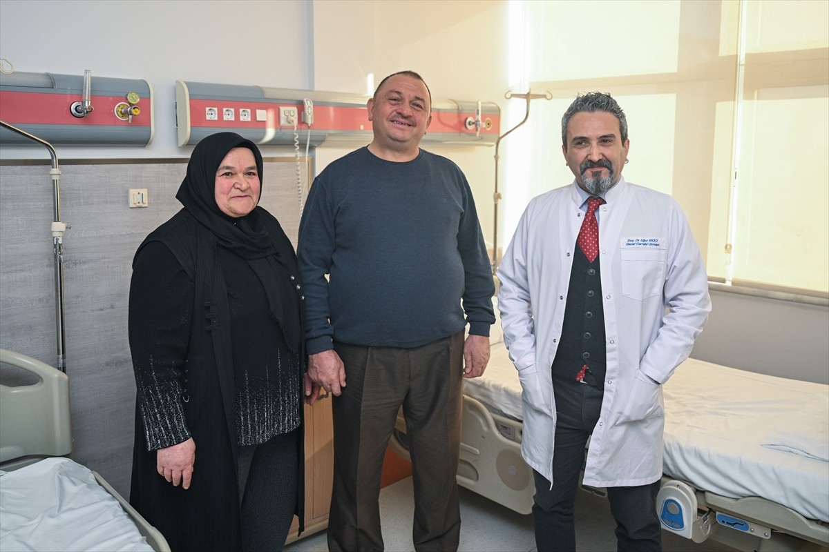 Bartın'da yaşayan 54 yaşındaki Necla Saygın (solda) ve 55 yaşındaki eşi İbrahim Saygın (ortada)...