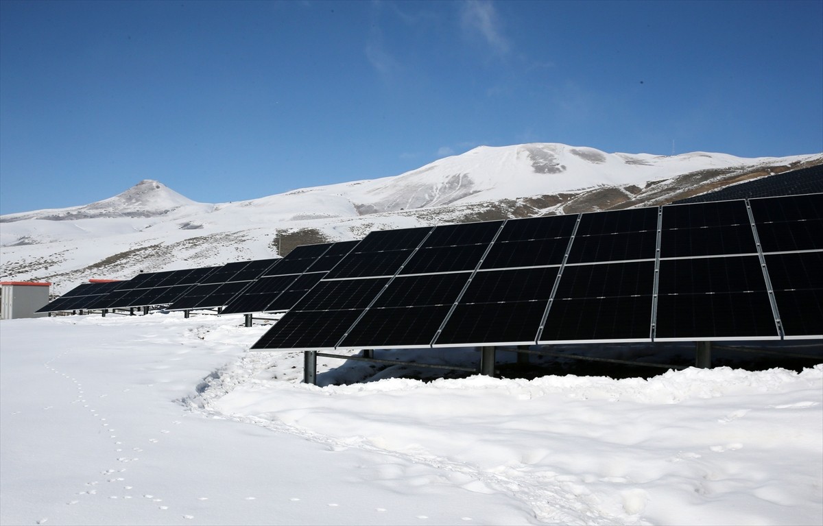 Bitlis'te rüzgar ve güneş enerjisi santrali sayısı artıyor. Devletin sunduğu desteklerden...