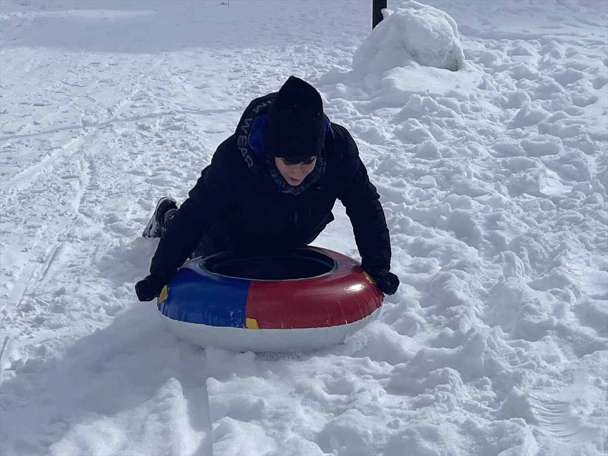 Bolu'nun doğal güzellikleri ile ünlü Gölcük Tabiat Parkı'nda hafta sonu yoğunluğu...