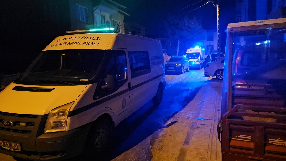 Çorum'da 26 yaşındaki genç evinde ölü bulundu. İhbar üzerine adrese polis, itfaiye ve sağlık...