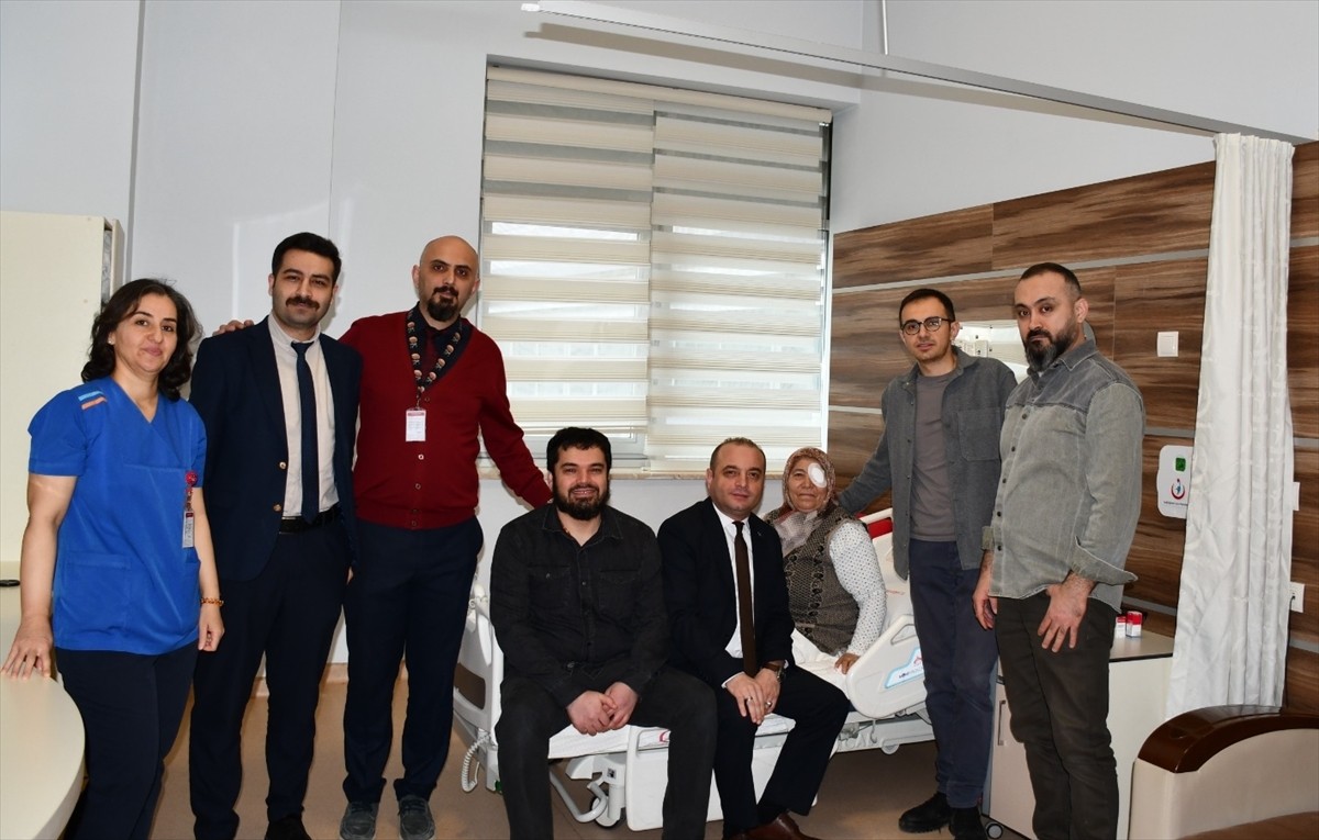 Çorum'da gözüne kireç kaçtığı için yaklaşık 50 yıldır göremeyen 72 yaşındaki kadın, Hitit...