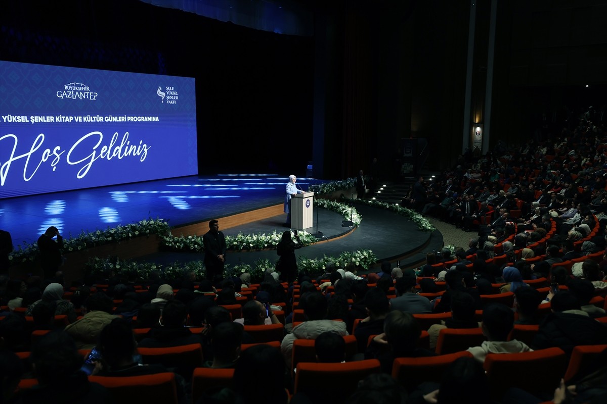 Cumhurbaşkanı Recep Tayyip Erdoğan'ın eşi Emine Erdoğan, edebiyatçı, yazar ve aktivist Şule Yüksel...