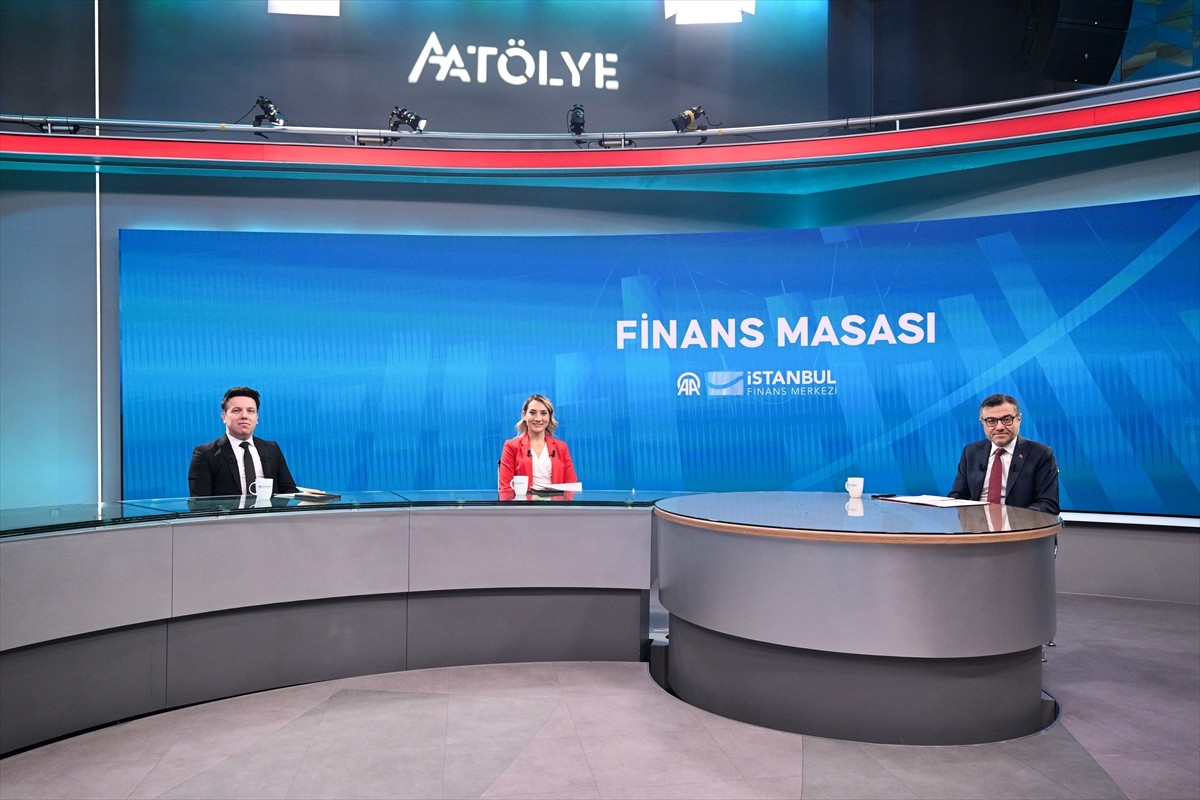 Cumhurbaşkanlığı Finans Ofisi Başkanı Göksel Aşan (sağda), İstanbul Finans Merkezinin katkılarıyla...