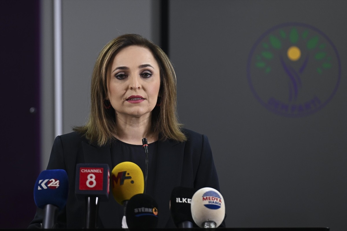 DEM Parti Sözcüsü Ayşegül Doğan, parti genel merkezinde düzenlenen basın toplantısında...