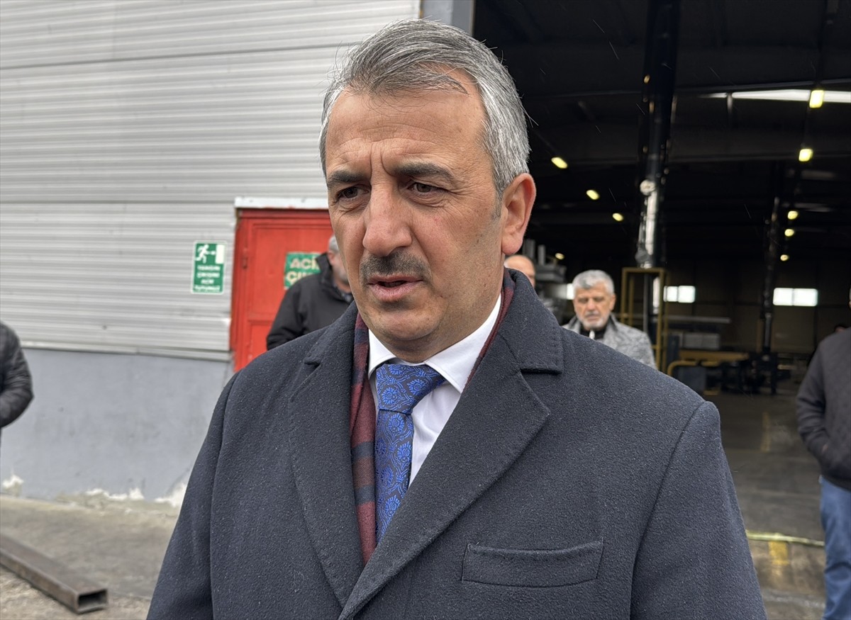 Edirne Organize Sanayi Bölgesi'nde (OSB) bir fabrikada çıkan yangın söndürüldü. Edirne Valisi...