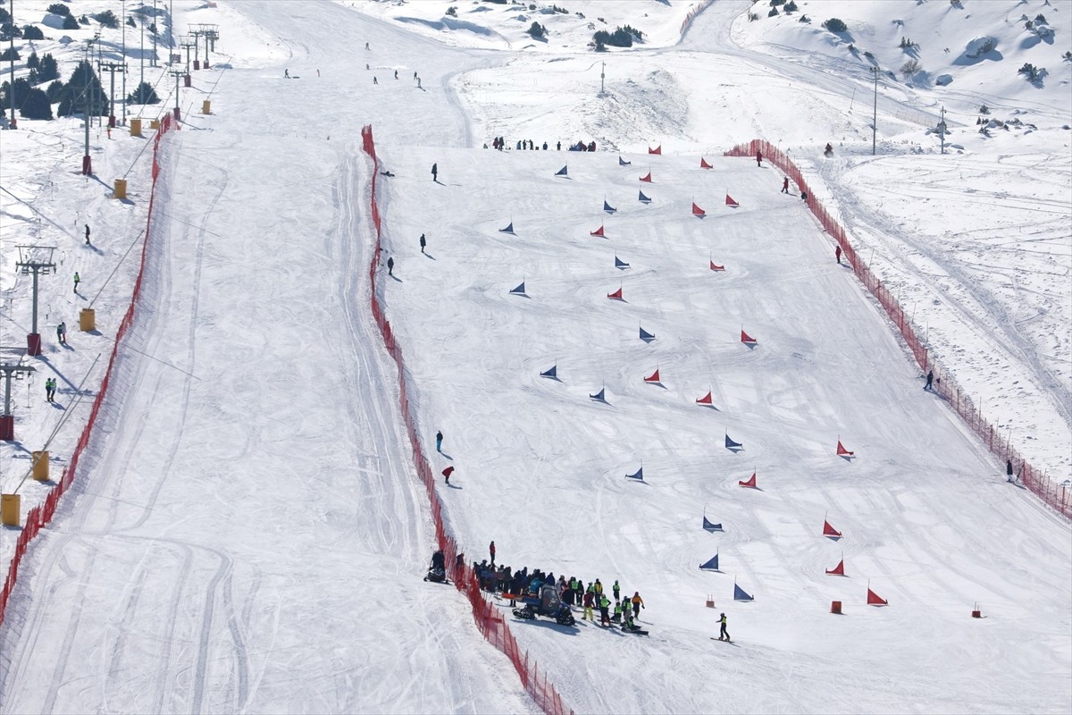 Ergan Dağı Kış Sporları ve Doğa Turizm Merkezi'nde, Türkiye Kayak Federasyonu (TKF) tarafından...