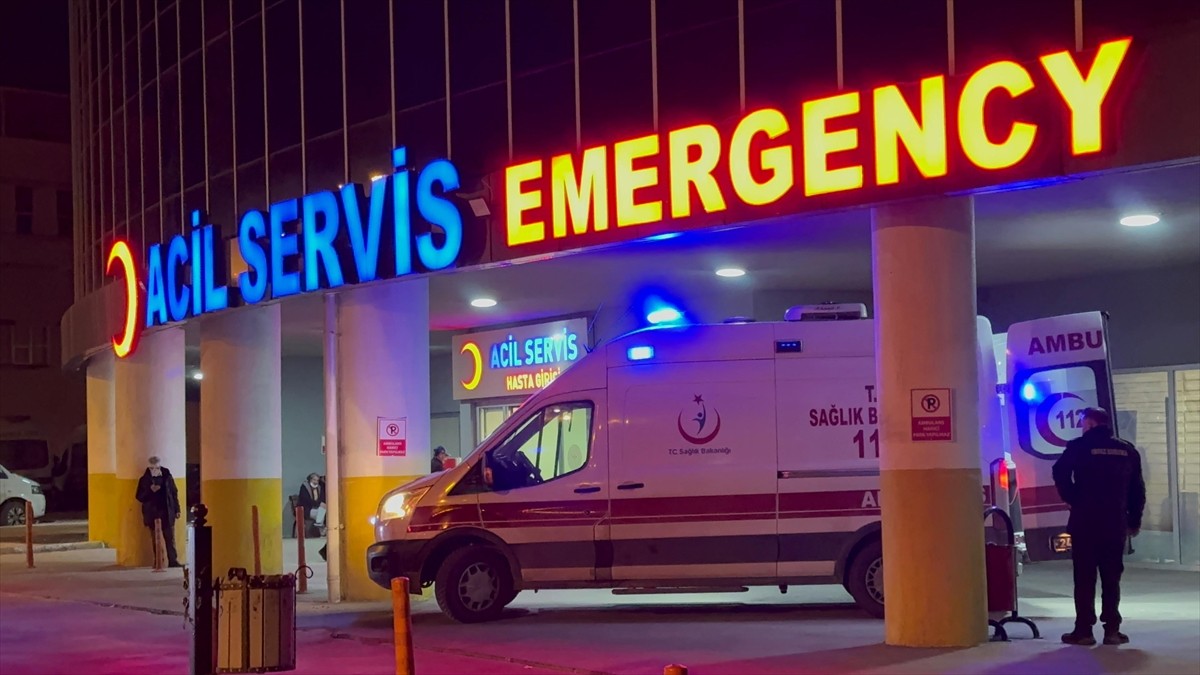 Erzincan'da öğrenci servisinin sulama kanalına düşmesi sonucu 10’u öğrenci 11 kişi...