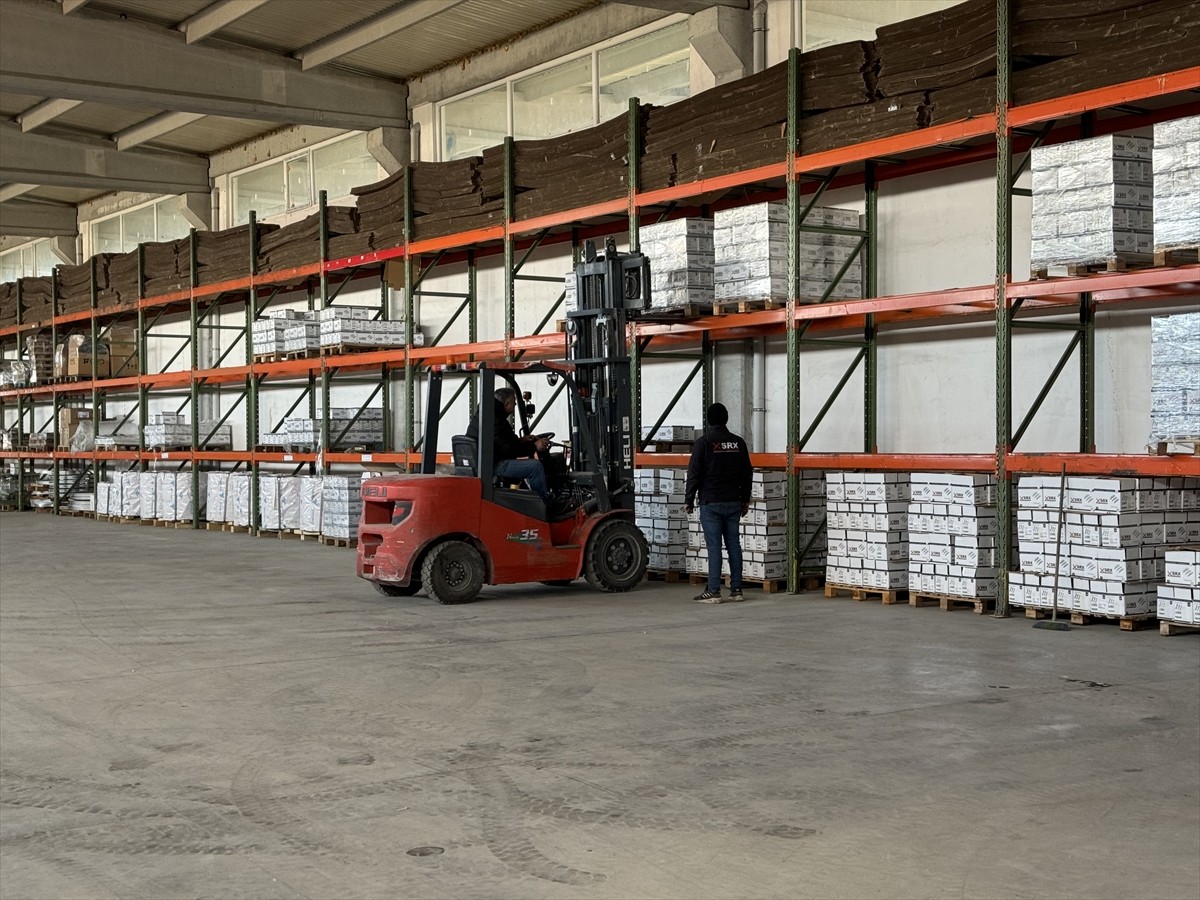 Erzincan Organize Sanayi Bölgesi'nde kapı ve pencere menteşesi üretimi yapan bir girişimci...