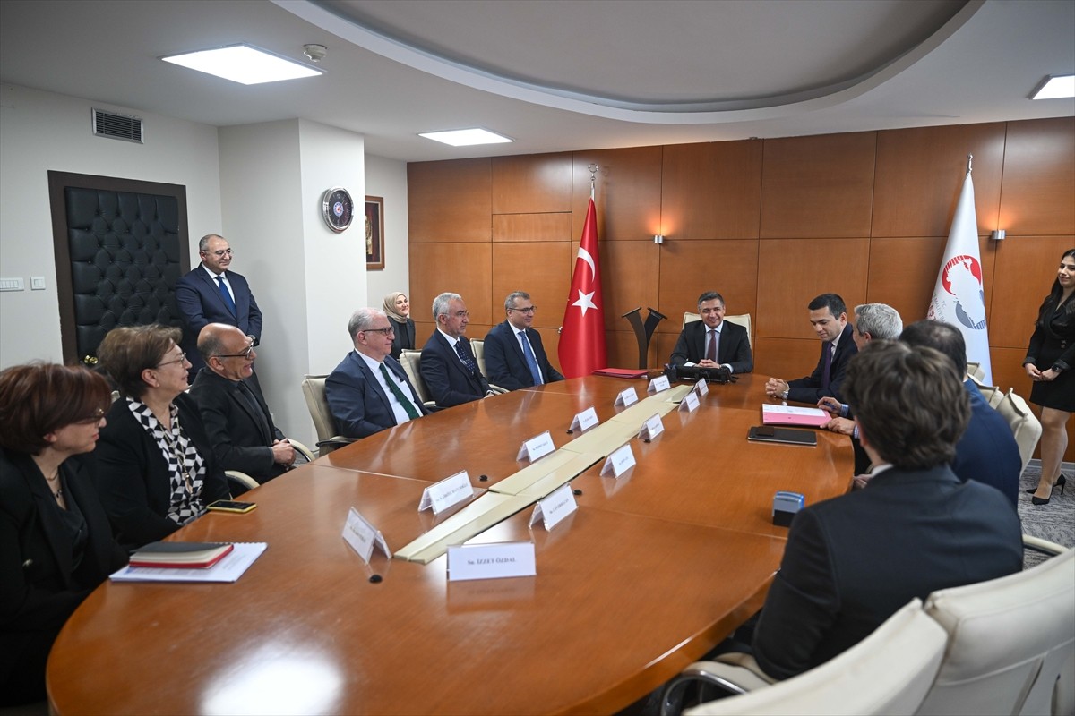 Fenerbahçe-Kalamış Yat Limanı ihalesinde sözleşmeyi 504 milyon dolar teklif veren Koç Holding'in...