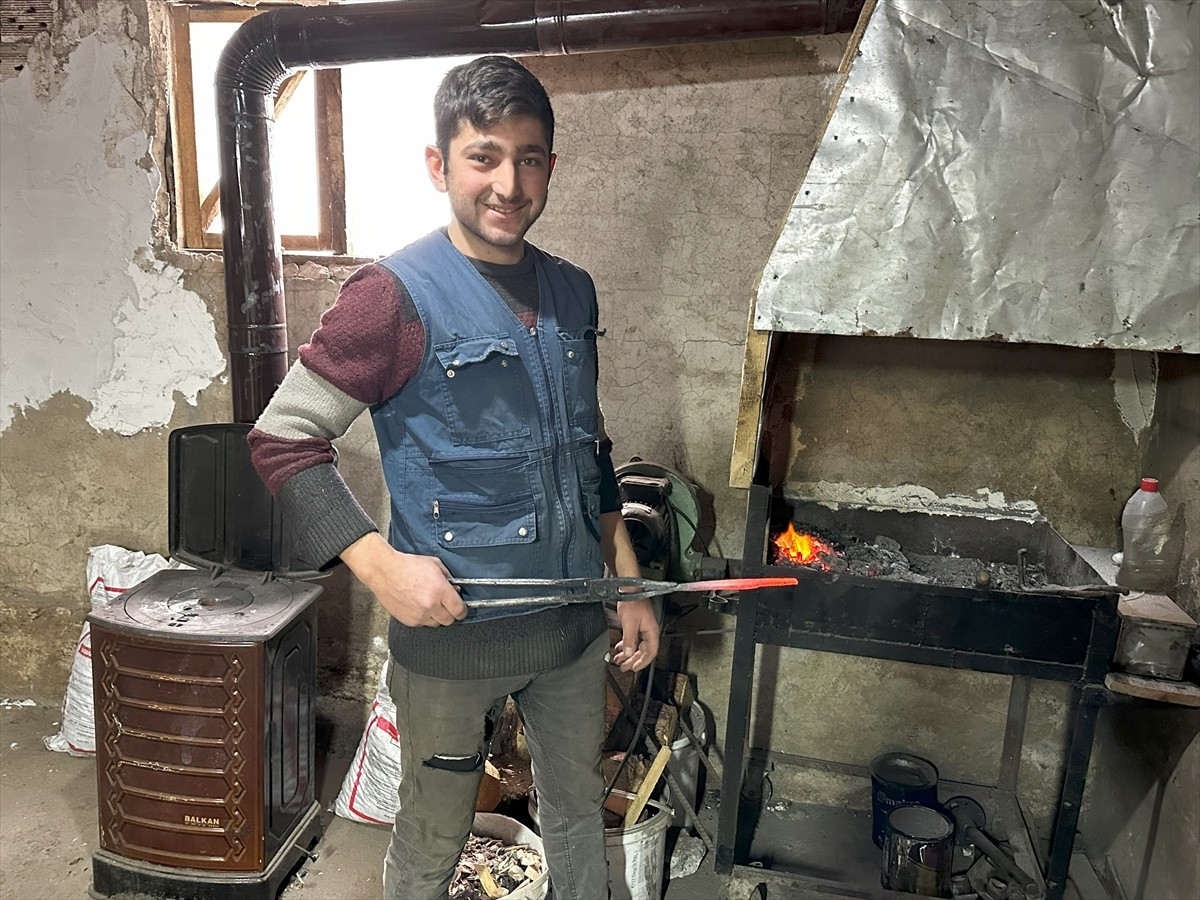 Giresun'da köyünde unutulmaya yüz tutmuş Karabörk bıçağını yeniden üretmeye başlayan genç...
