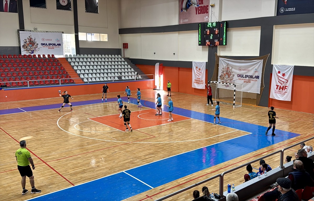 Hentbol Kadınlar Süper Lig'in 14. haftasında Kırşehir Belediyespor, konuk ettiği Ortahisar...