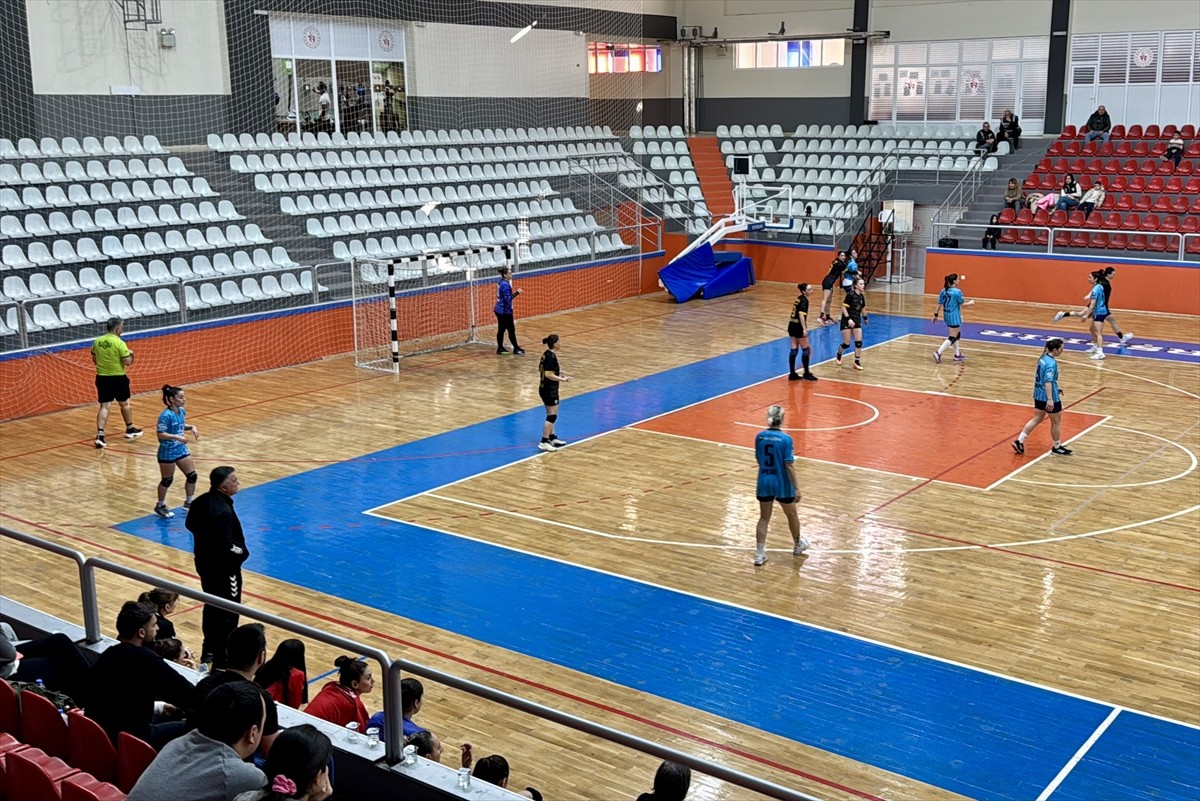 Hentbol Kadınlar Süper Lig'in 14. haftasında Kırşehir Belediyespor, konuk ettiği Ortahisar...