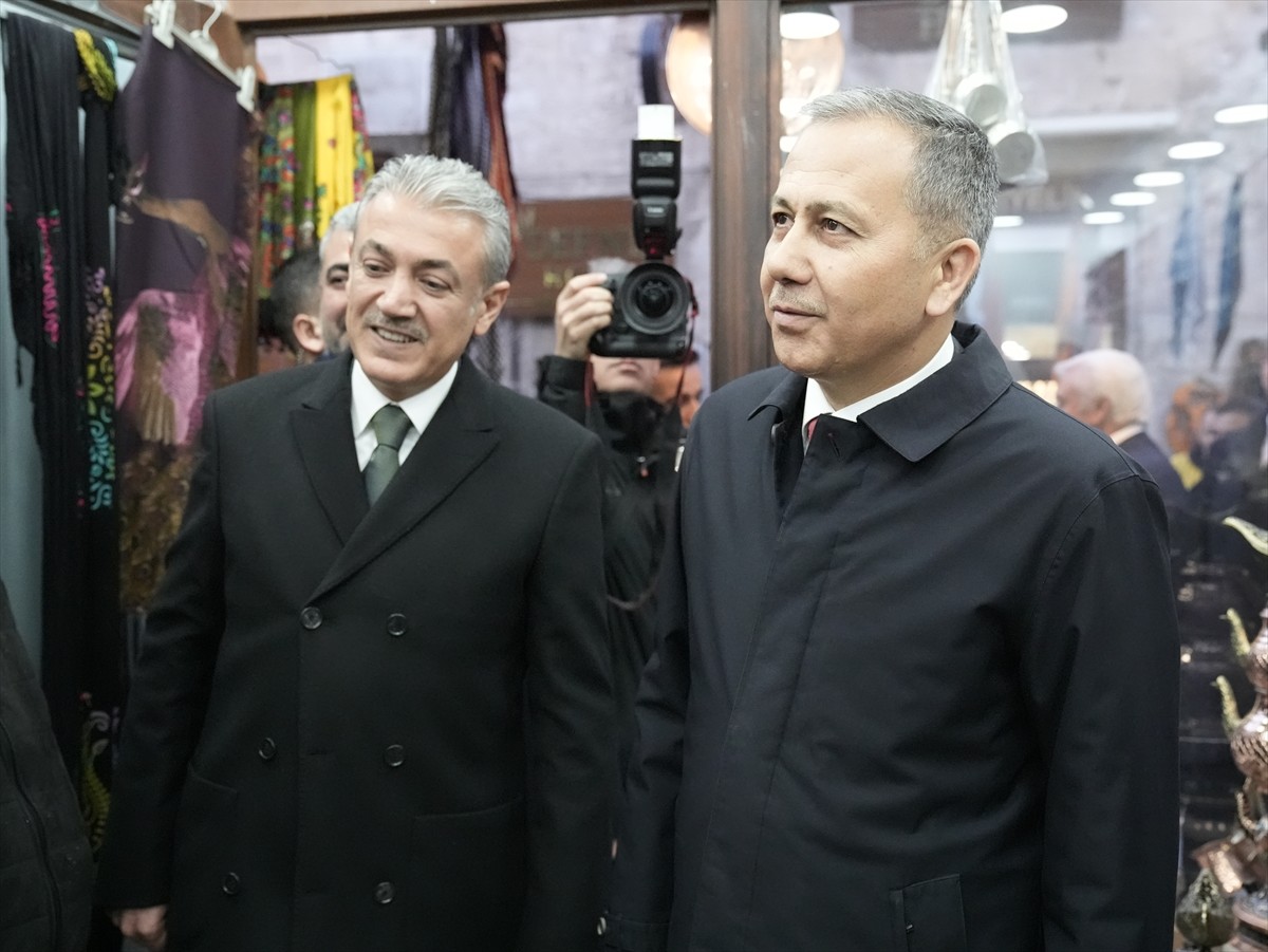 İçişleri Bakanı Ali Yerlikaya, Mardin'de çeşitli ziyaretler gerçekleştirdi. Merkez Artuklu...