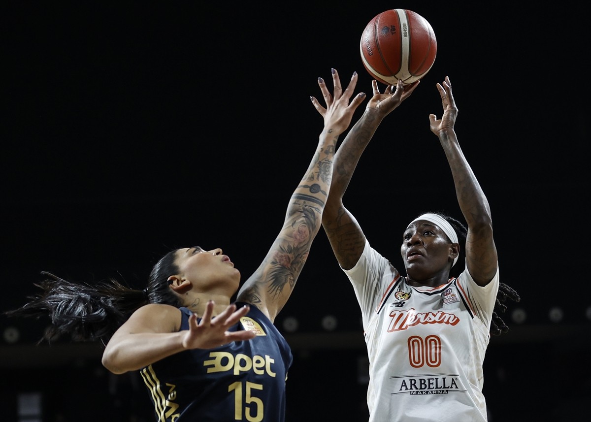 ING Kadınlar Basketbol Süper Ligi'nin 23. haftasında ÇİMSA ÇBK Mersin ile Fenerbahçe Opet, Servet...