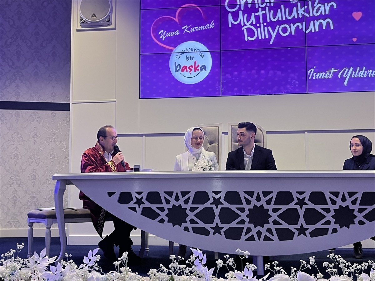 İstanbul'da 407 çift, evlenmek için 14 Şubat Sevgililer Günü'nü tercih etti. Evlenmek için...