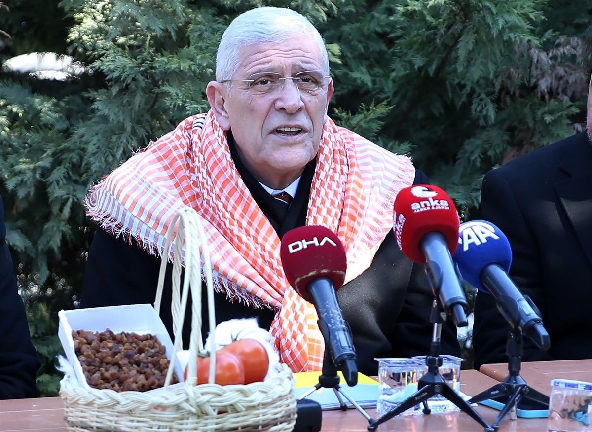 İYİ Parti Genel Başkanı Müsavat Dervişoğlu (fotoğrafta), Manisa'daki programı kapsamında...